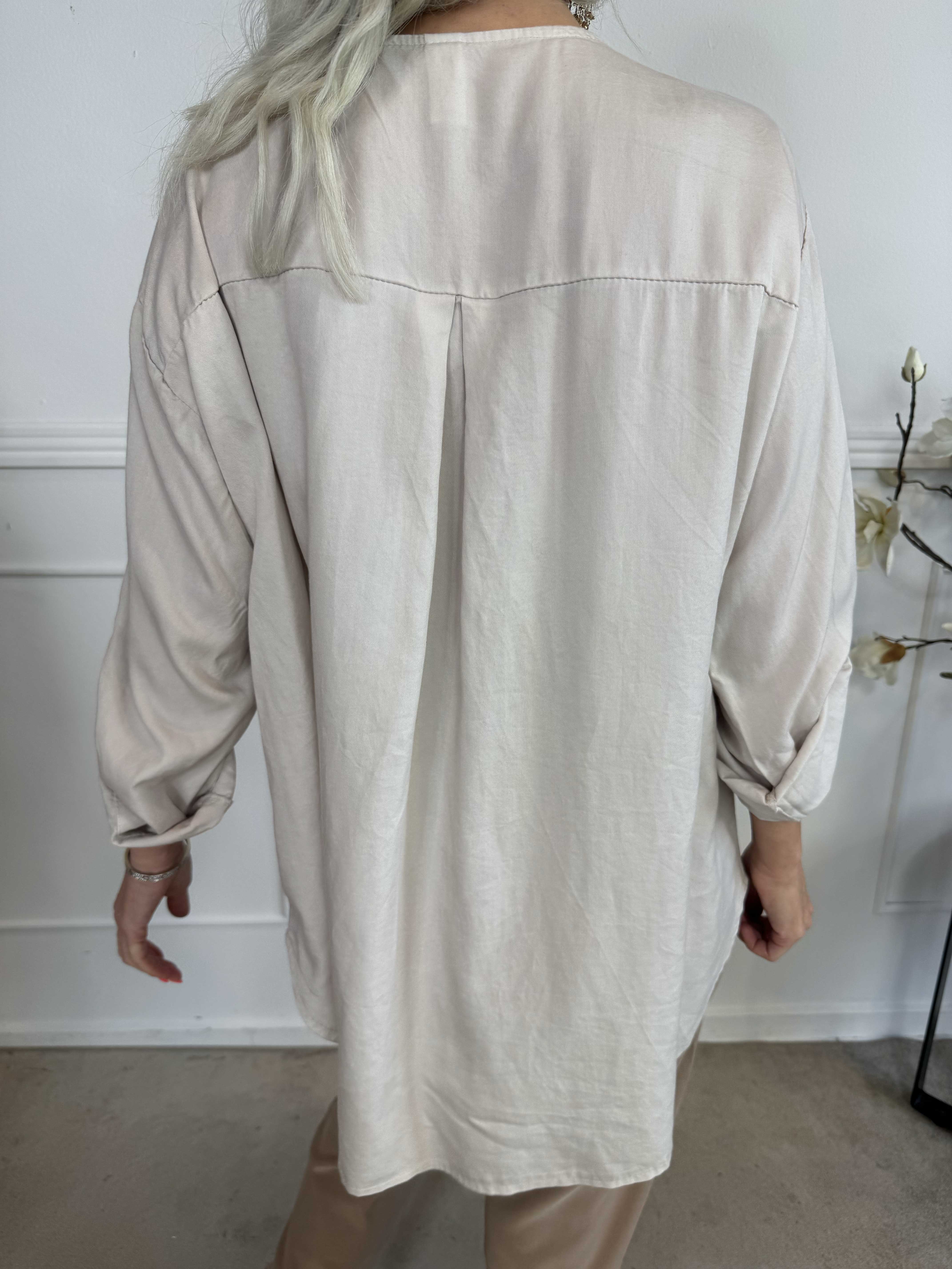 Emelda - Lätt enfärgad skjorta i lyocell